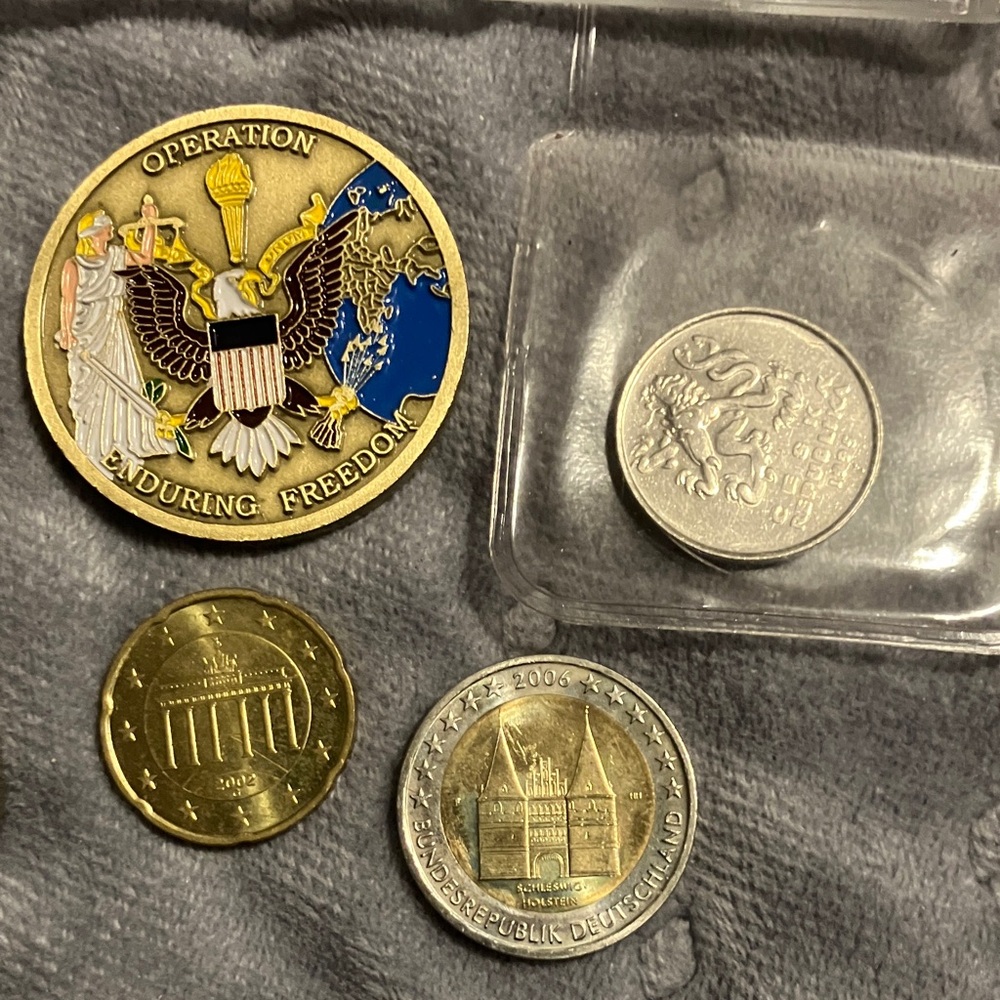 Assorted Coin Collection with Case - Picture 2 of 9